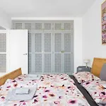 Апартаменти Golden Sunset Ocean View Адехе