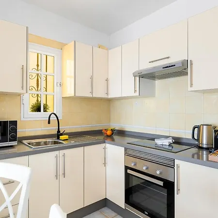 Golden Sunset Ocean View Апартаменты Адехе