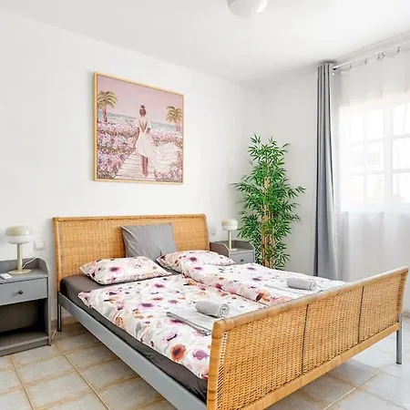Апартаменти Golden Sunset Ocean View Адехе